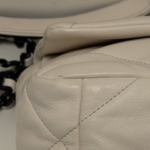 Chanel 19' Small - White Lambskin Leather - Picture 6 of 6